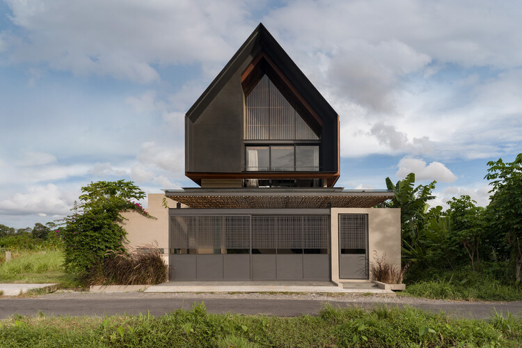 Soil and Sand Villa