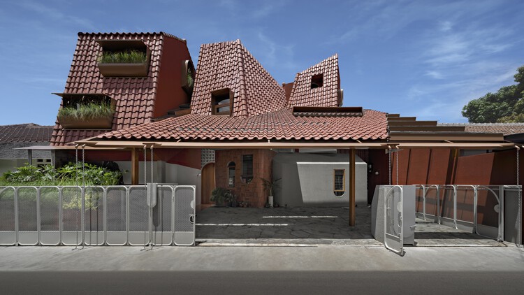 Distracted House