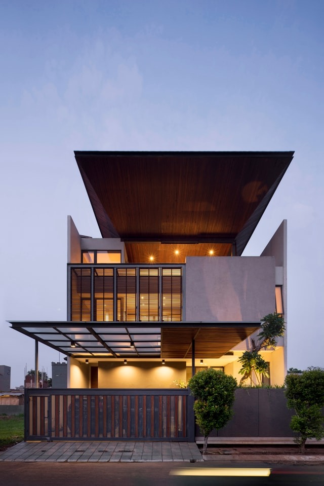 F HOUSE