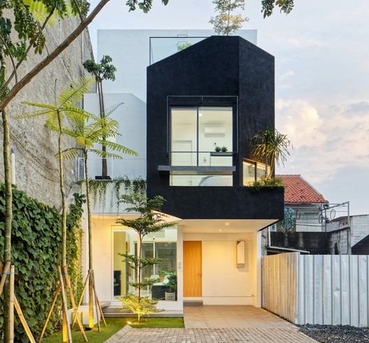 Linaya House