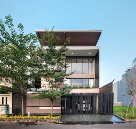 R+E House