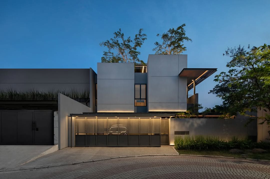 IC HOUSE