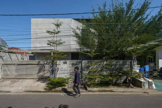 ES House