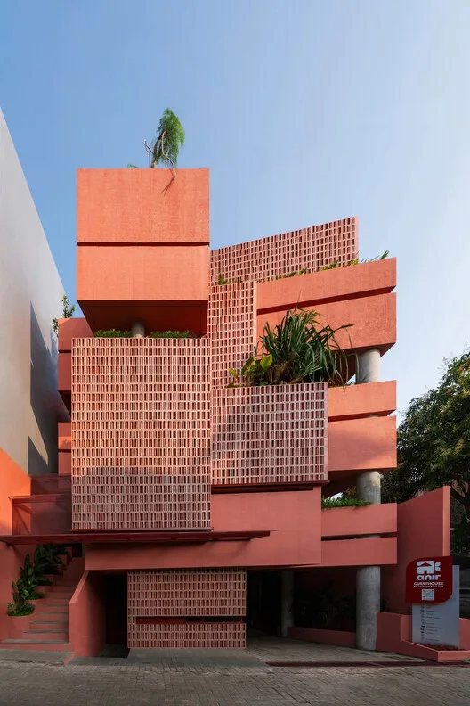 Anir Guest House / Tamara Wibowo Architects
